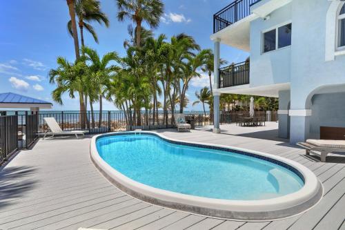 Luxury beachfront home with pool in Islamorada home in Lower Matecumbe Beach, USA