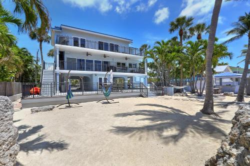 Luxury beachfront home with pool in Islamorada home in Lower Matecumbe Beach, USA