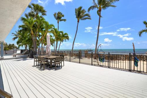 Luxury beachfront home with pool in Islamorada home in Lower Matecumbe Beach, USA