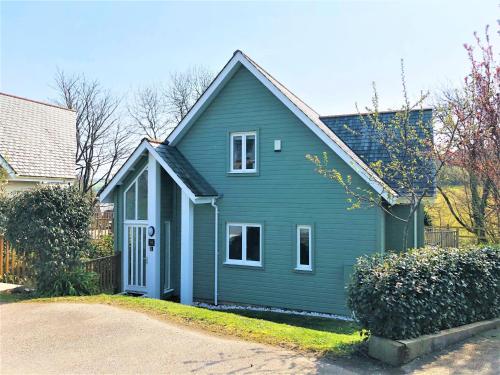 Luxurious 4 Bedroom New England Style Villa - Trewhiddle V10