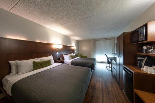 2 queen beds
