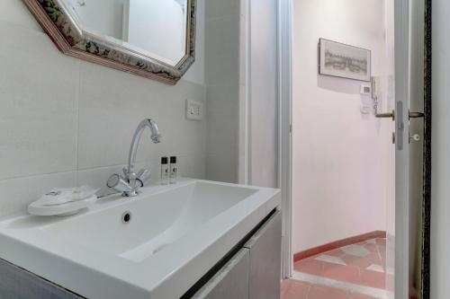 Charming Colosseum - image 12