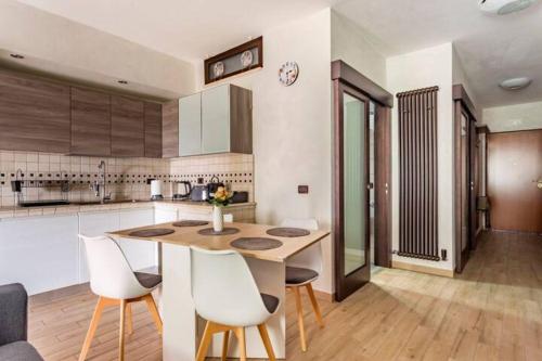 One-Bedroom Premium Apartment with Ocean View image 8