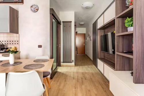 One-Bedroom Premium Apartment with Ocean View image 3