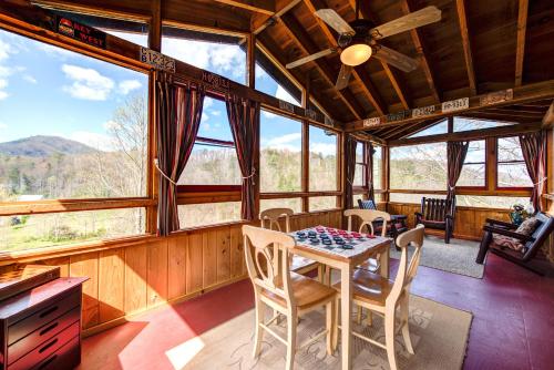 Lazy Cub Lodge in Pigeon Forge, USA