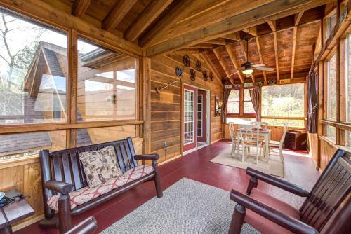 Lazy Cub Lodge in Pigeon Forge, USA