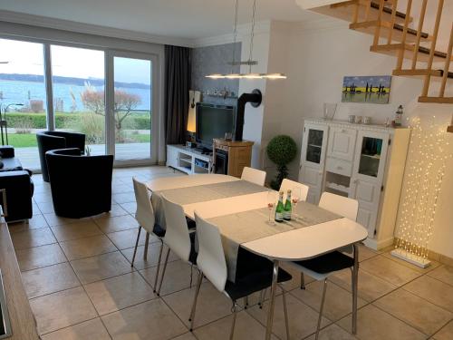 Fischerhus mit Boot,Sauna und Kamin je Seite in Hohen Viecheln