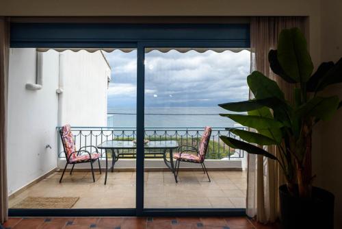 "SteliosDimitra" House with view in sea of Kantia