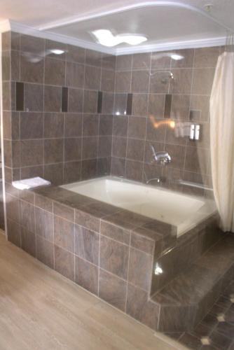 King Suite with Spa Bath