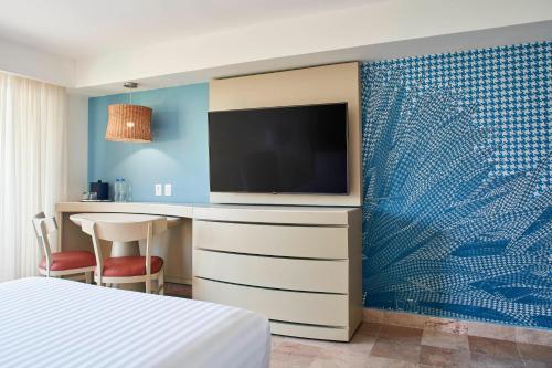Guestroom, Marriott Puerto Vallarta Resort & Spa in Puerto Vallarta