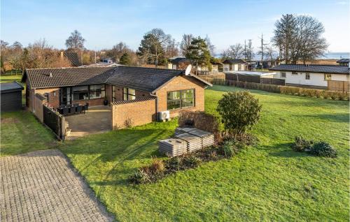  Nice Home In Rudkøbing With Kitchen in Spodsbjerg