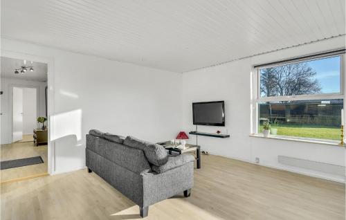  Nice Home In Rudkøbing With Kitchen in Spodsbjerg