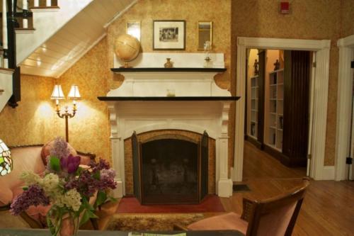 Central House Inn - image 11