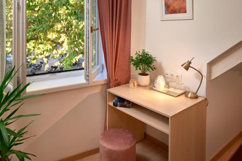 Lanterna Rooms - main image