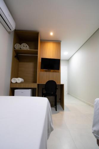Large Double Room image 4