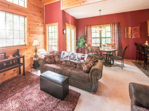 Chipmunk Chase 2 Bedrooms Sleeps 8 Hot Tub Pool Table Fireplace - image 6