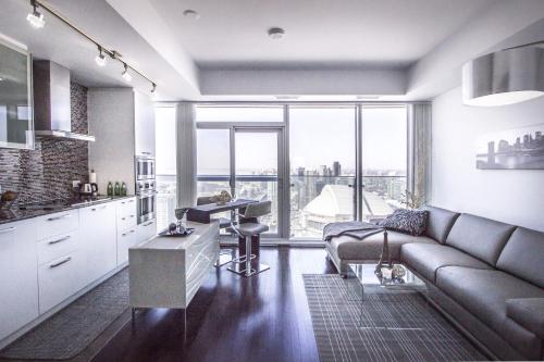 Atlantis Suites - Toronto Furnished Apartment on York Street