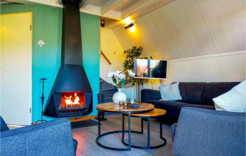 Amazing home in Gramsbergen with 3 Bedrooms, WiFi and Indoor swimming pool in Gramsbergen Kern