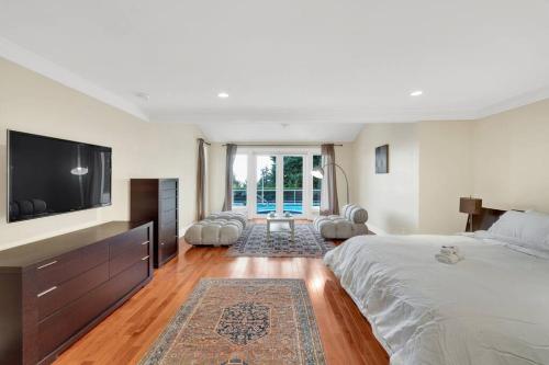 The West Vancouver Getaway Estate - 5 Bedrooms