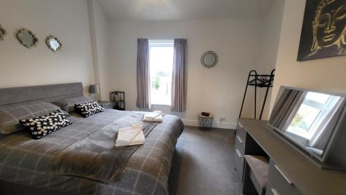 STAY - at Southport Holiday Home - sleeps 6