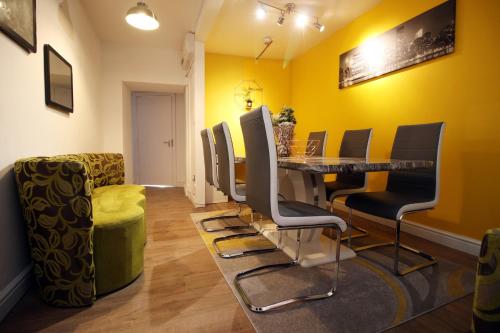 Stunning 4 Bedroom Flat with free parking - Near City Centre