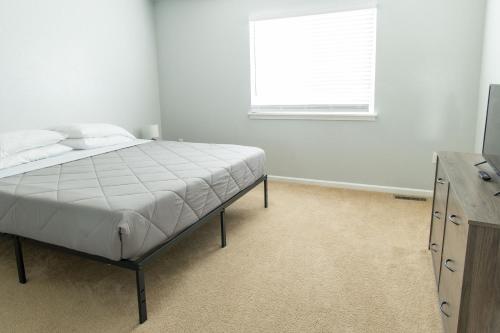 King Bed, TV's in Every Bedroom, Bring Your Pets! KMS1309