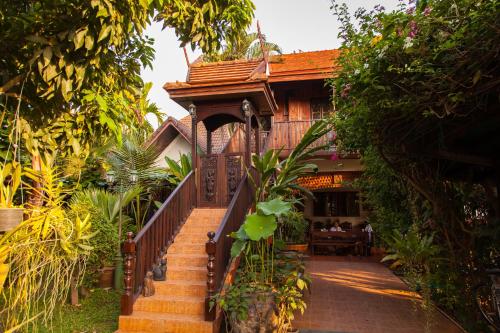 Buitenkant, Golden Teak Home Resort in Saraphi