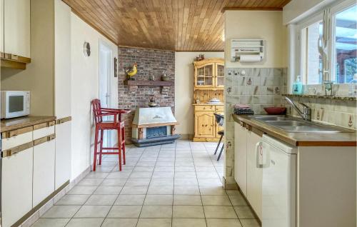 virtuve, Cozy Home In Merkem With Wifi in Merkem