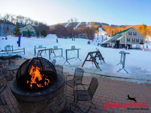 Jurassic Dino Suite Jiminy-Must See Sleeps 4 in Hancock