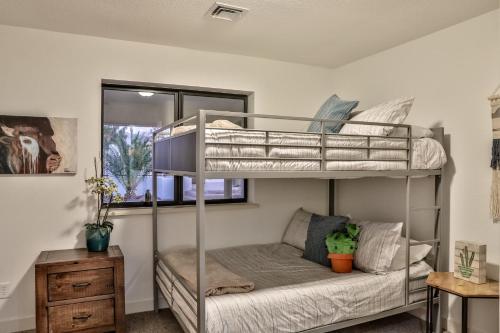 Pet Friendly - Amazing Yard - Heated Pool and Spa - Avenida Laredo - image 13
