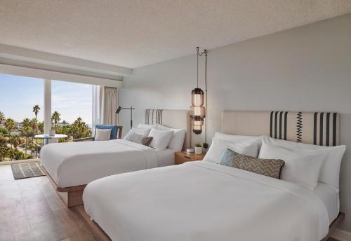 2 queen beds