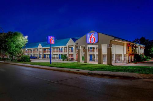 Motel 6-Arlington, TX