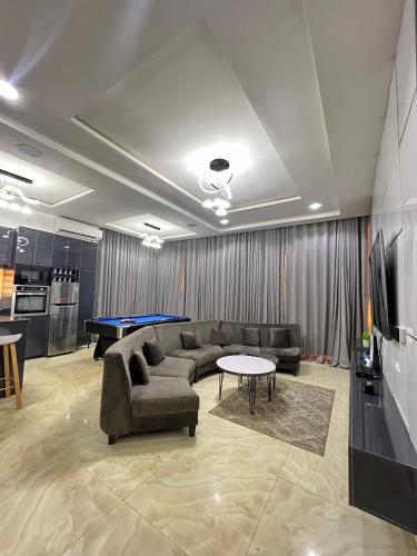 2 bedroom service apartment