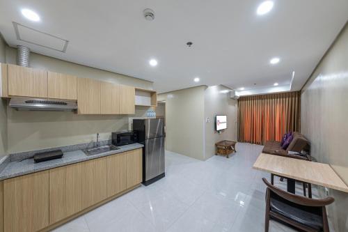 Family Suite with Balcony image 1