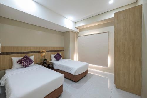 Family Suite with Balcony image 3