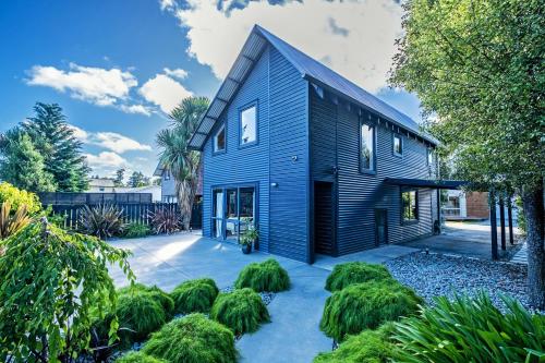 Little Black Chalet Methven