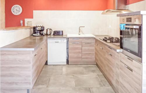 Kitchen, Cozy Home In La Souterraine in Saint-Maurice-la-Souterraine