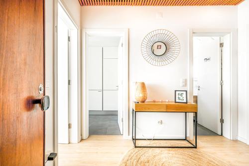 vhod, Two bedroom apartment close to train station by Lisbon with Sintra in Queluz