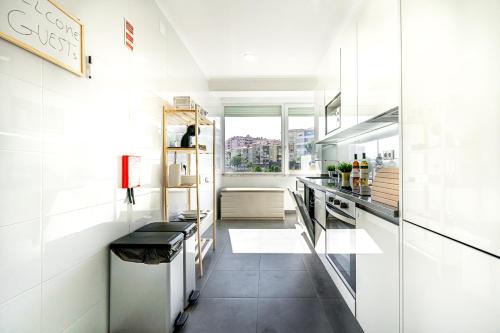 Two bedroom apartment close to train station by Lisbon with Sintra in Queluz