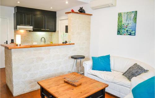 Awesome Apartment In Pignan With Heated Swimming Pool