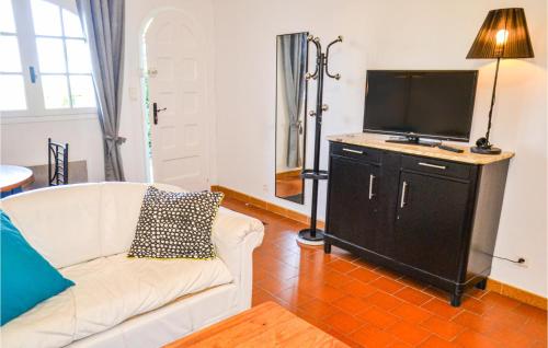 Pet Friendly Apartment In Pignan With Heated Swimming Pool