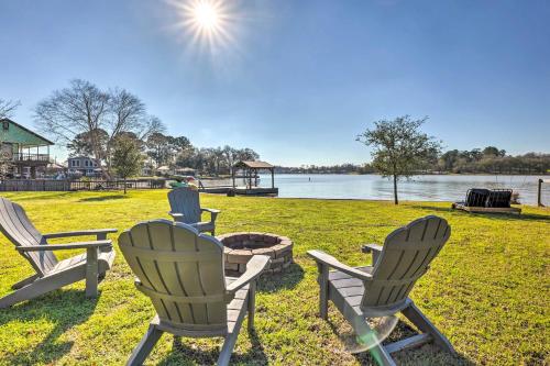 Cozy, New-Build Cabin Steps to Lake Conroe!