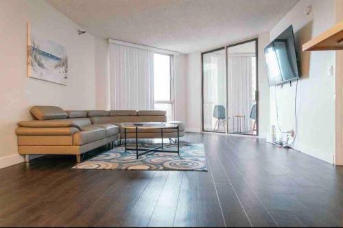 Large 2 bedrooms 2 baths unit in DOWNTOWN LA