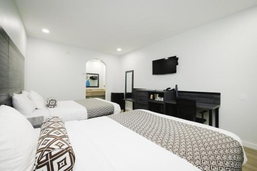 2 queen beds