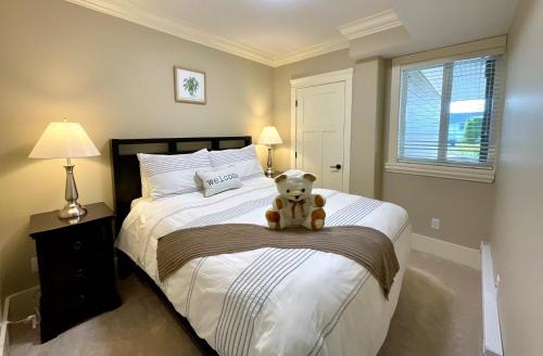 New two-bedroom legal suite with parking in White Rock (BC)