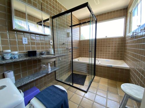 Bathroom, Casa a Beira Mar, piscina e 4 suites na praia de Ipioca-Maceio-AL - Vila Ipioca in Ipioca