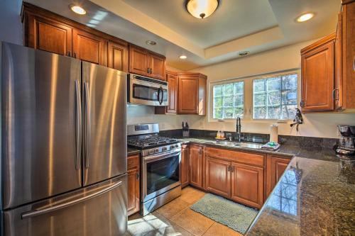 Pet-Friendly Lake Arrowhead Home! in Lake Arrowhead, USA