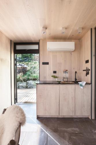 Konyha, The WonderInn Mirrored Glass Cabin - Wonderinn Delta in Sarpsborg