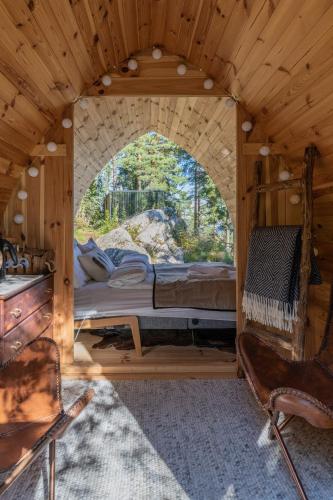 The WonderInn Mirrored Glass Cabin - Wonderinn Delta