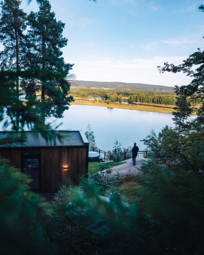 The WonderInn Mirrored Glass Cabin - Wonderinn Delta